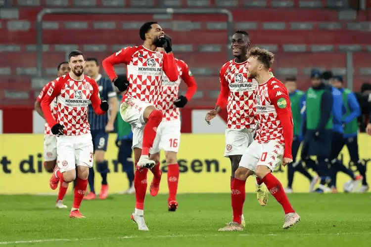 德甲焦点战：美因茨VS沃尔夫斯堡深度剖析