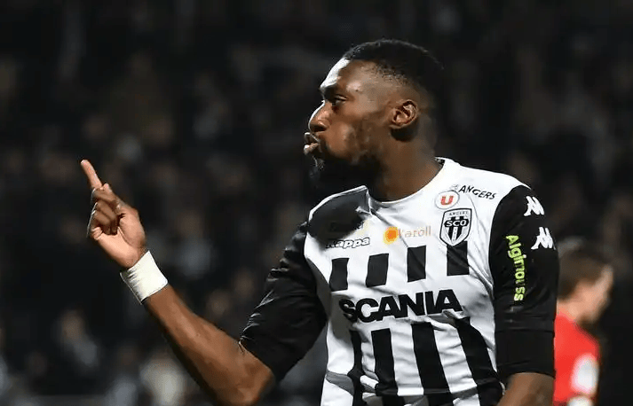 周五012法甲：朗斯VS昂热！争冠主场遇弱旅，残阵客队难逃碾压？