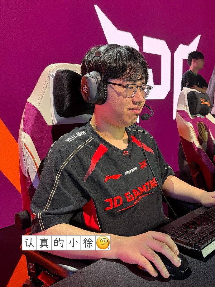 JDG分享照片回顾三月：四月继续，一起往更远的地方走